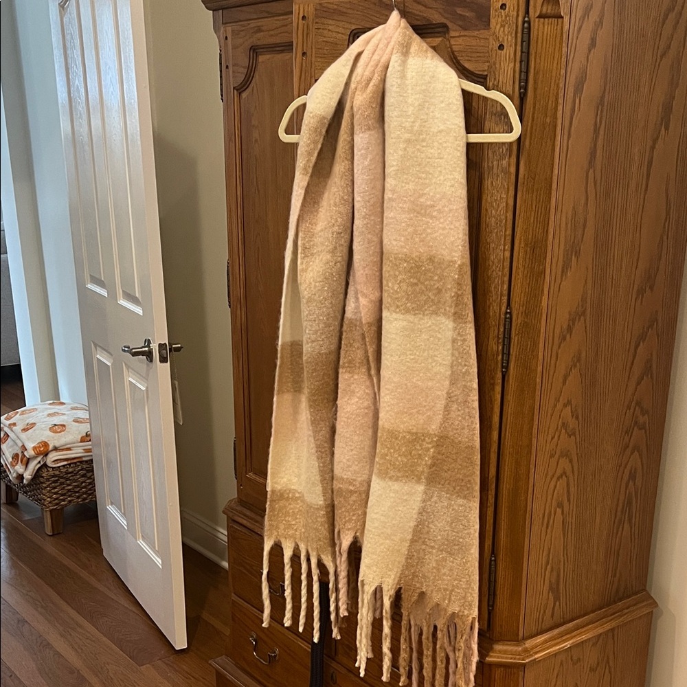 Belle by Kim Gravel Tan and Cream Scarf